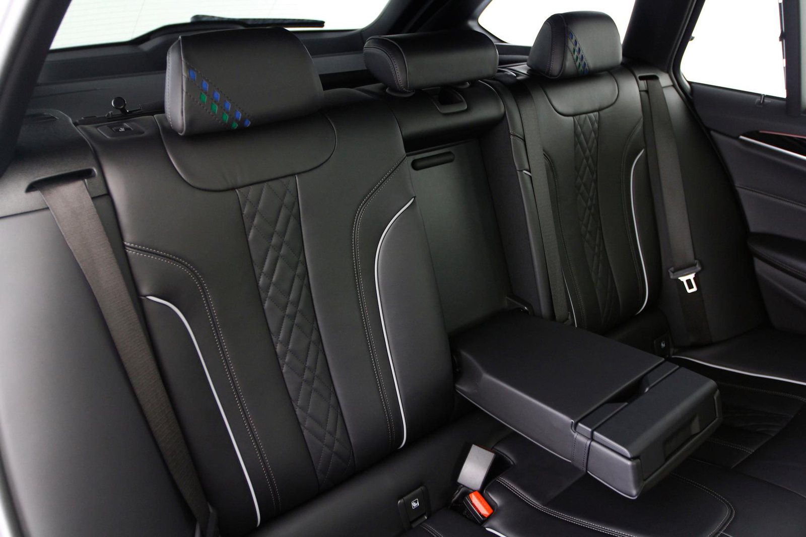 Alpina B5 Touring - Alpina hoofdsteun logo