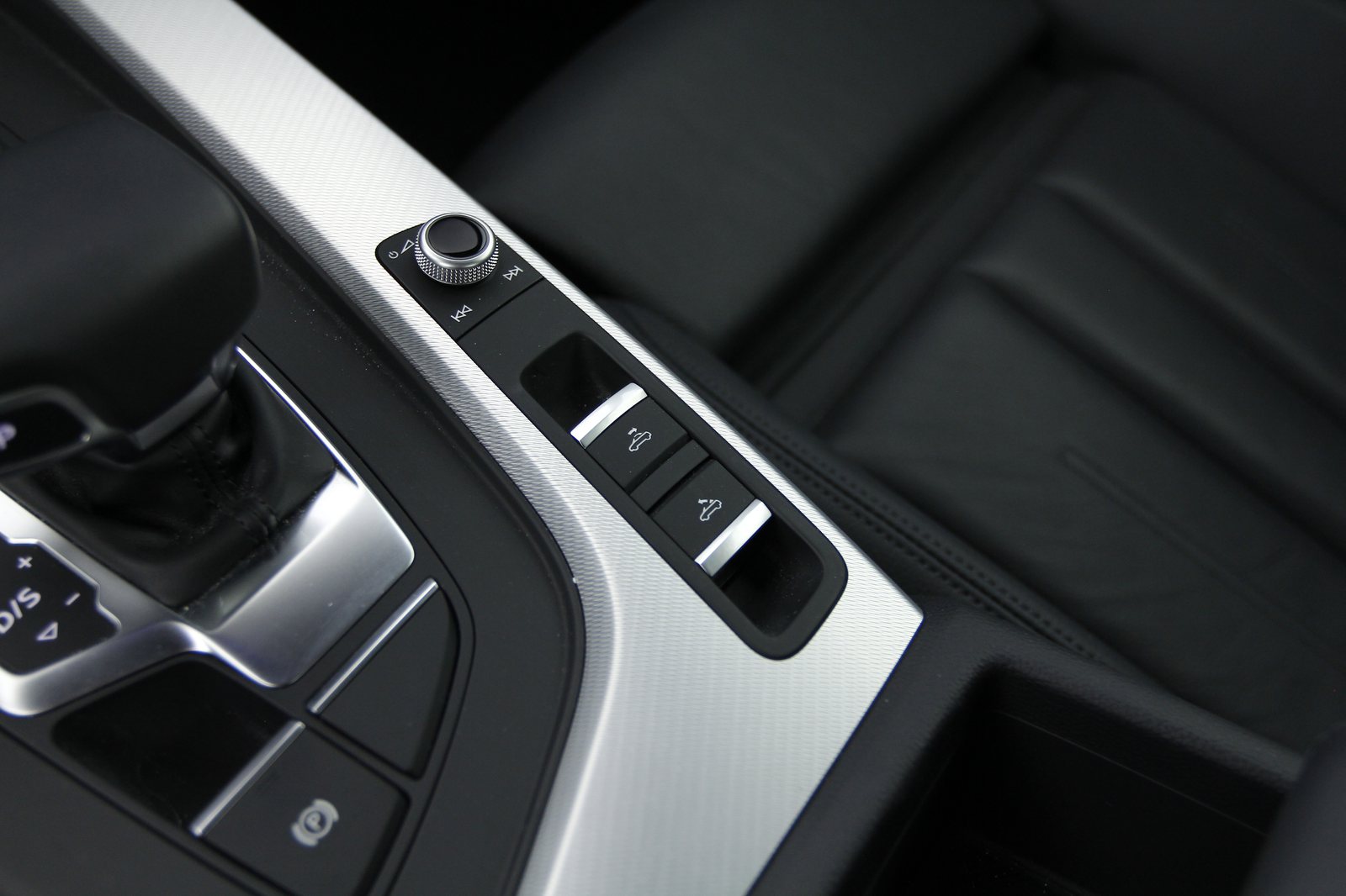 Audi - A5 2.0 TFSI Cabriolet - N005064 - Interieur - Teaser (11).JPG