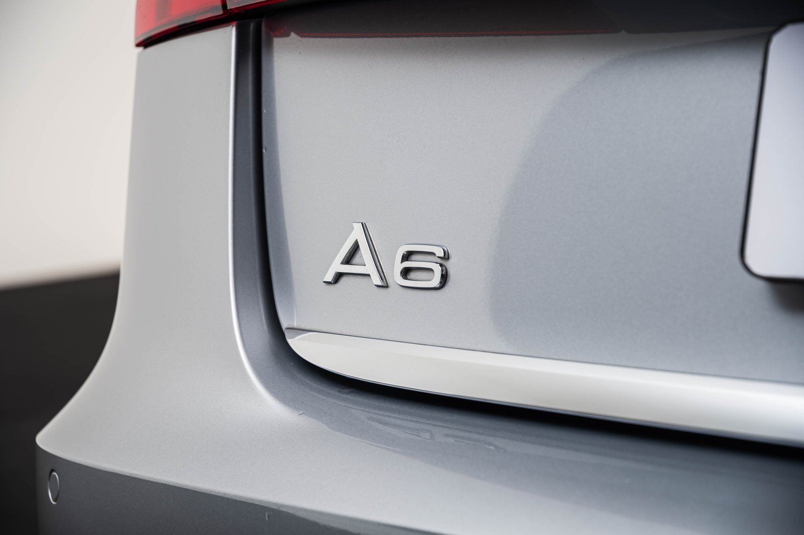 Audi - A6 Avant 1.8 TFSI - N065554 - Teaser - Exterieur (2).jpg