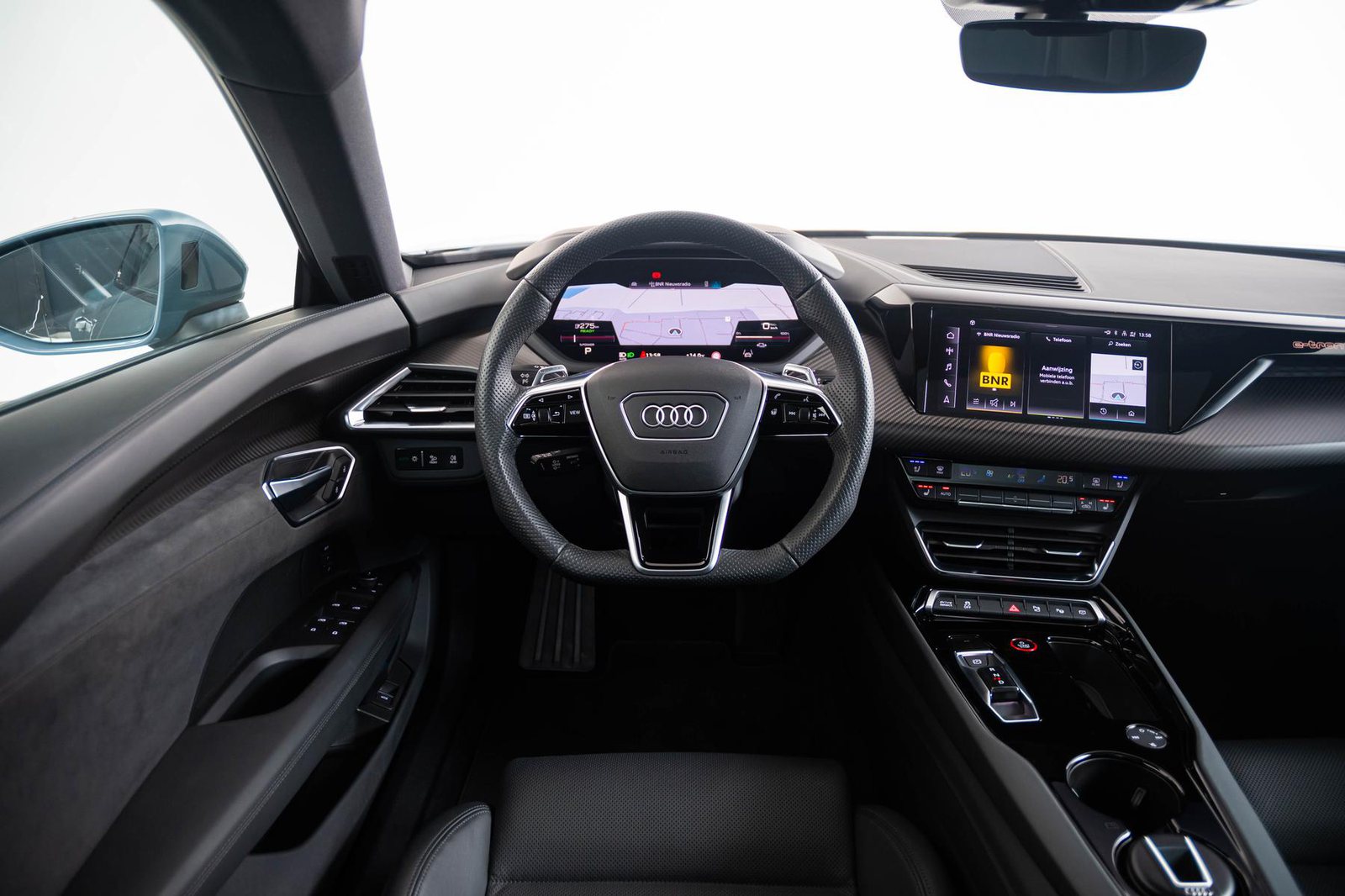 Audi e-tron GT quattro interieur 6+7wef.jpg