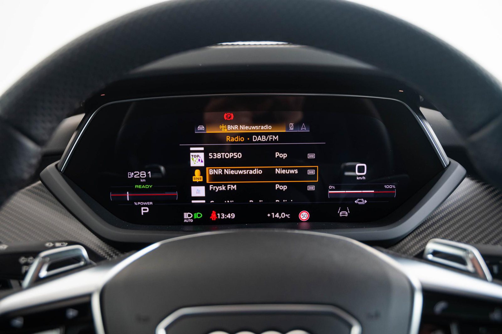 Audi e-tron GT quattro interieur sf.jpg