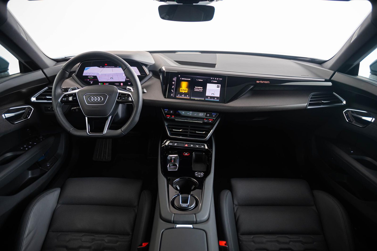 Audi e-tron GT quattro interieur +67qwf.jpg
