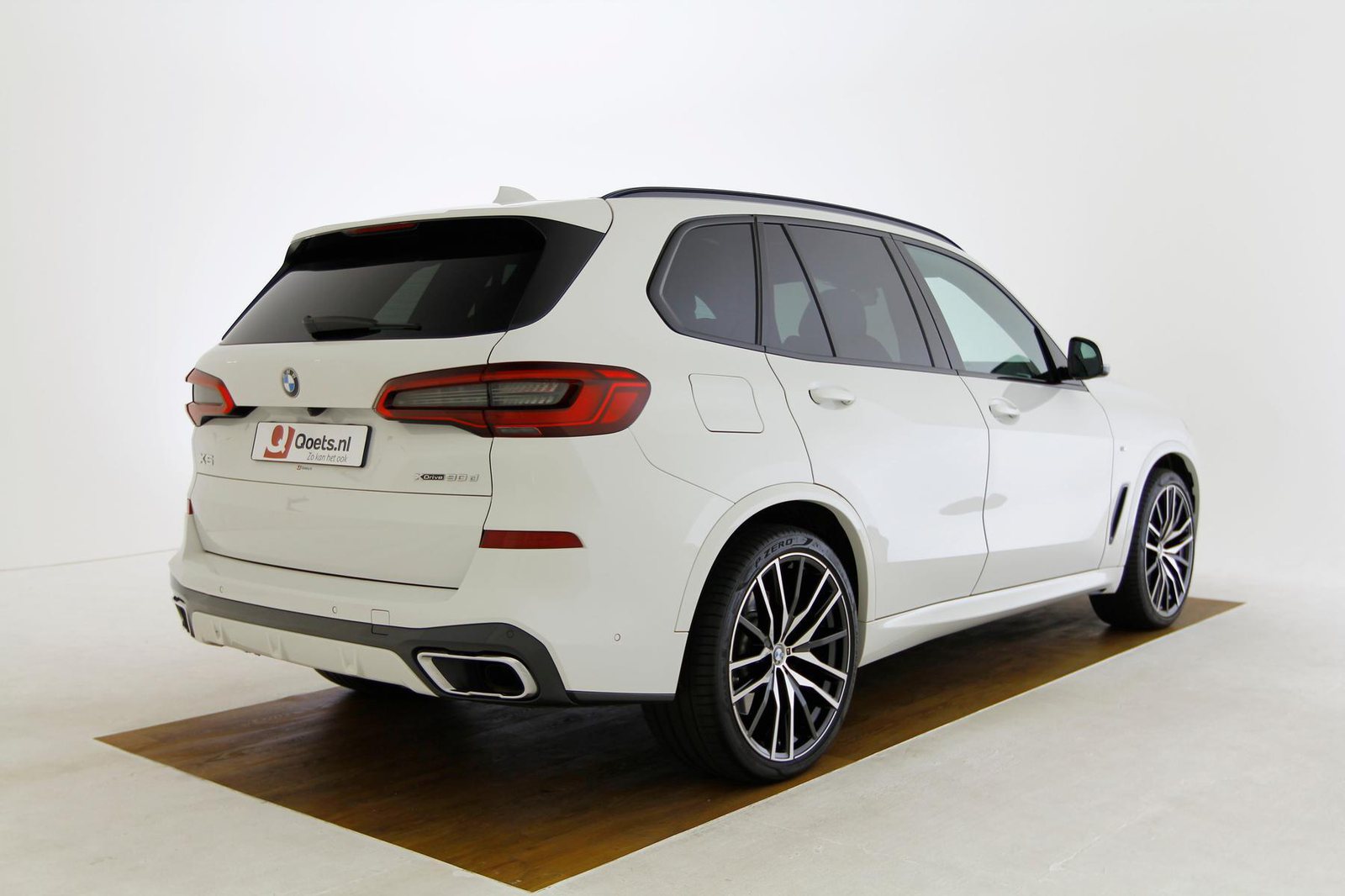 BMW-X5-30d-Uni-Alpinweiss-Achterkant.jpg