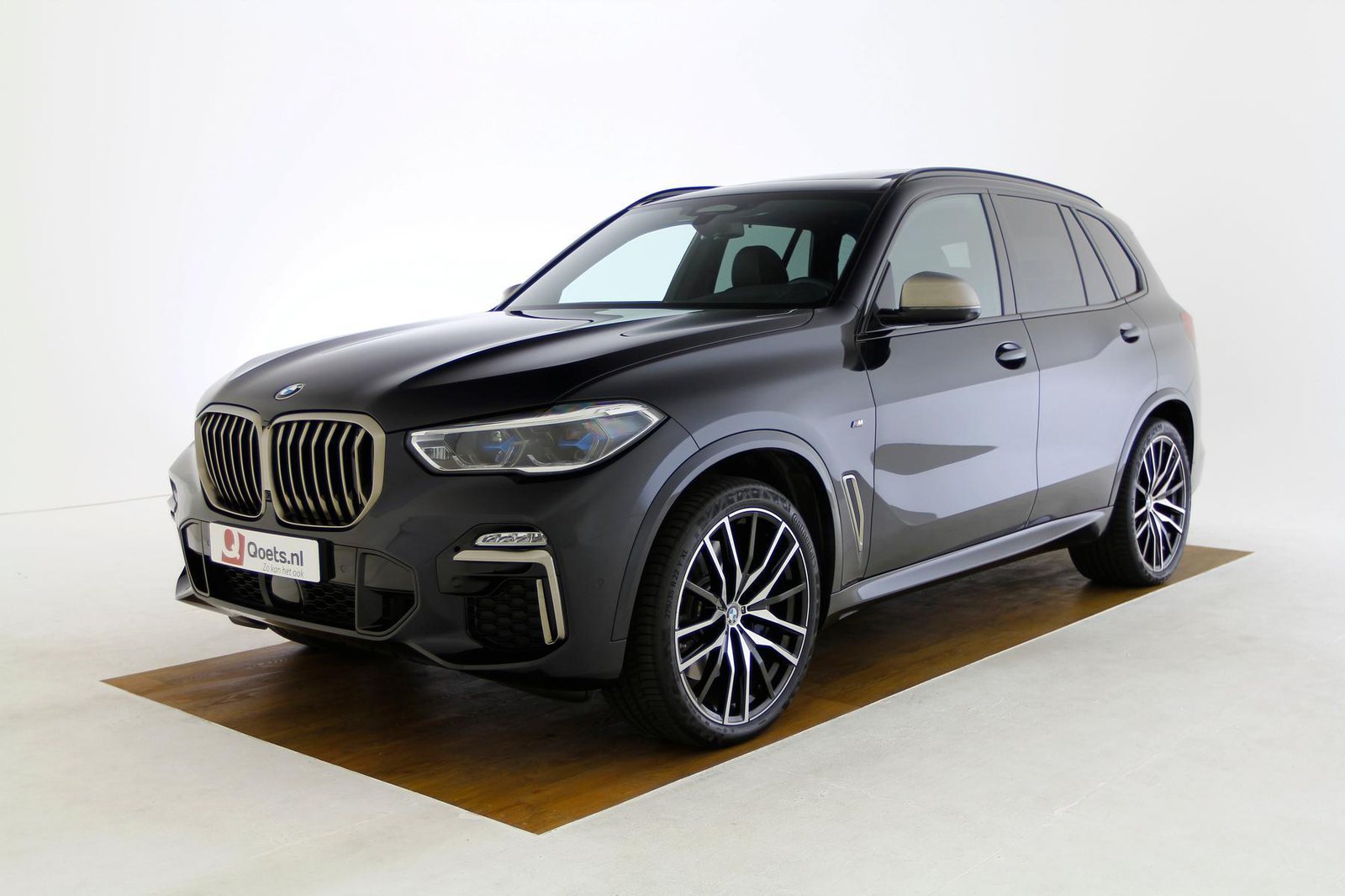 BMW-X5-M50d-Carbonschwarz-Voorkant.jpg