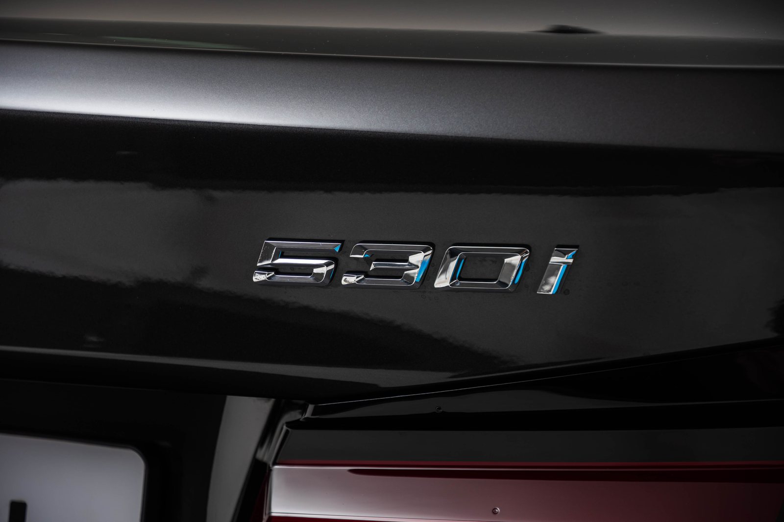 BMW - 530i Sedan - CJ57379 - Exterieur (4).jpg