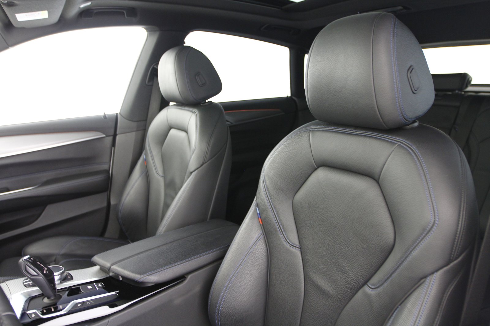 BMW - 640i Gran Turismo - BP83693 - Teaser - Interieur (8).JPG