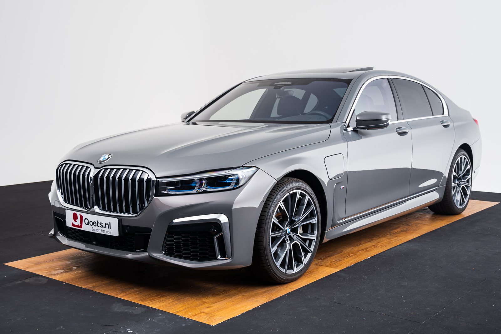 BMW - 745e - BX97060 - Teaser - Exterieur (1).jpg