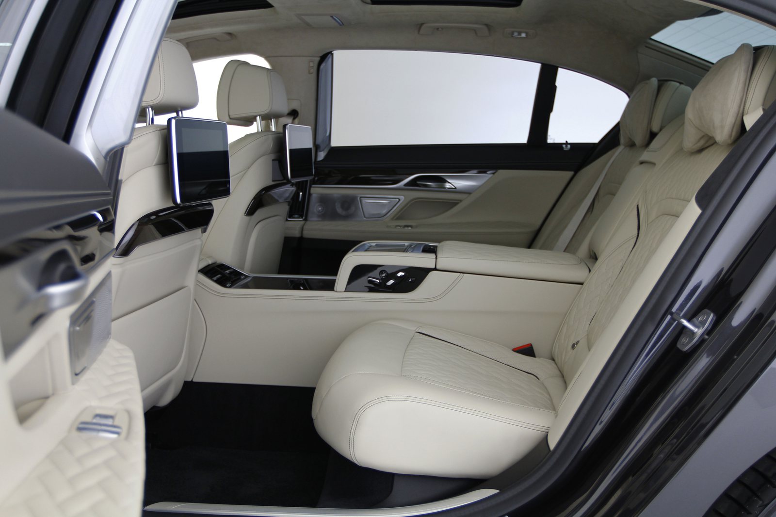 BMW - 750Li xDrive - GF97970 - Teaser - Interieur (12).JPG