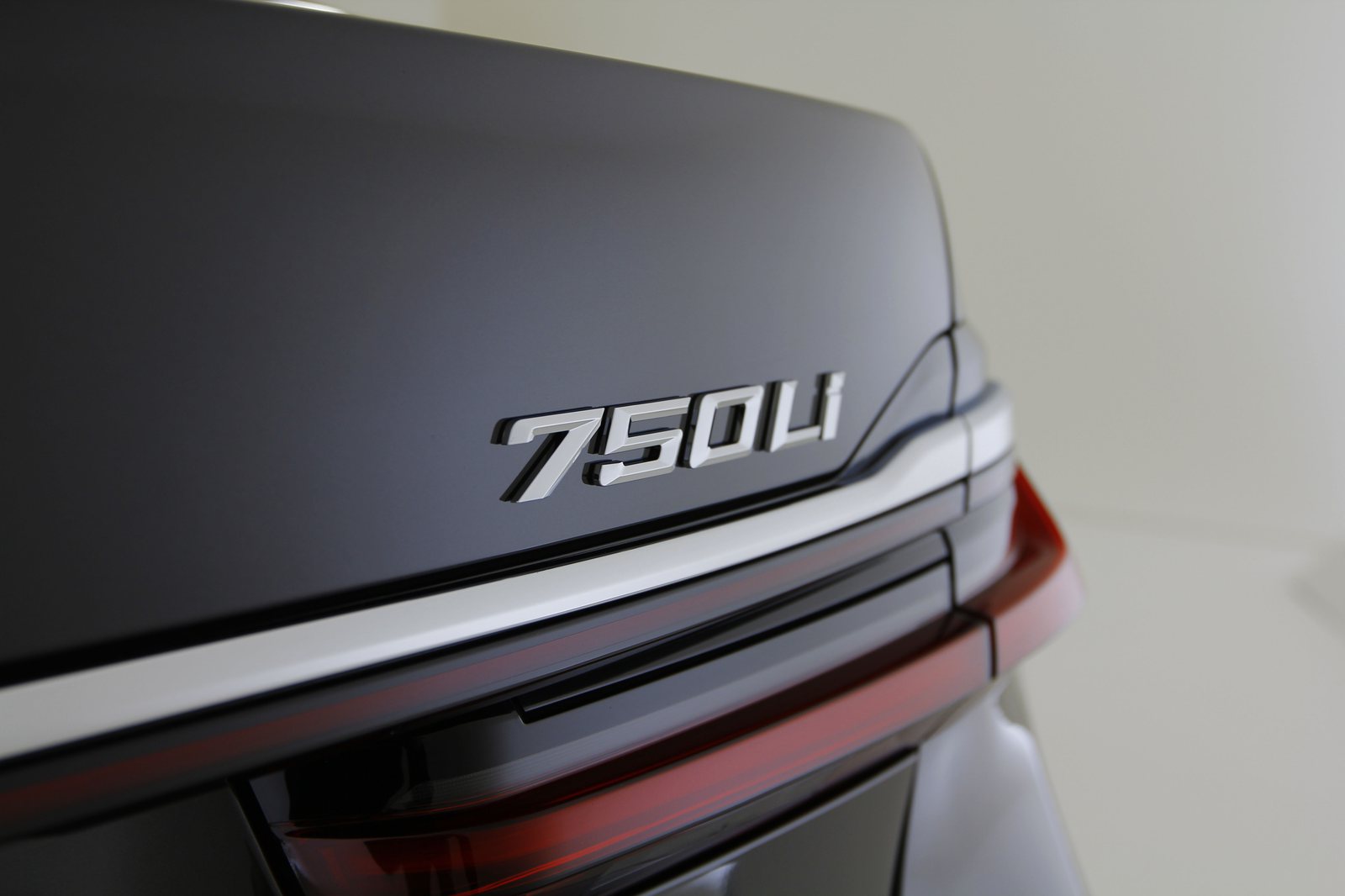 BMW - 750Li xDrive - GF97970 Teaser - Exterieur (15).JPG