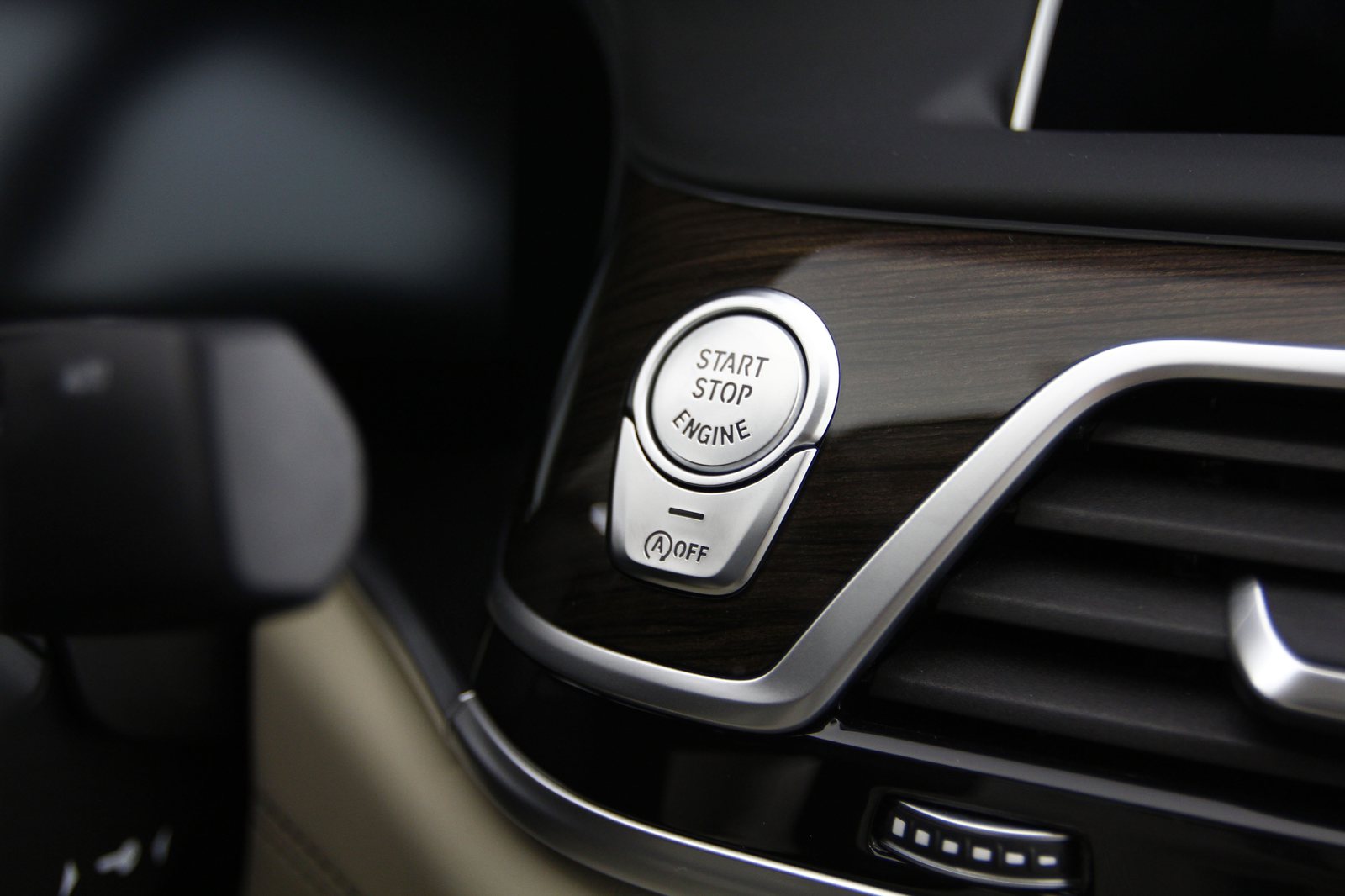 BMW - 750Li xDrive - GF97970 - Teaser - Interieur (34).JPG