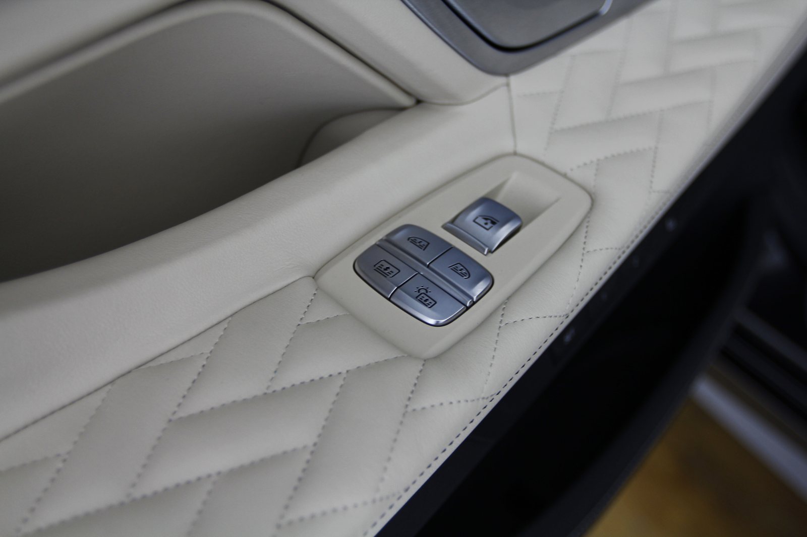 BMW - 750Li xDrive - GF97970 - Teaser - Interieur (19).JPG