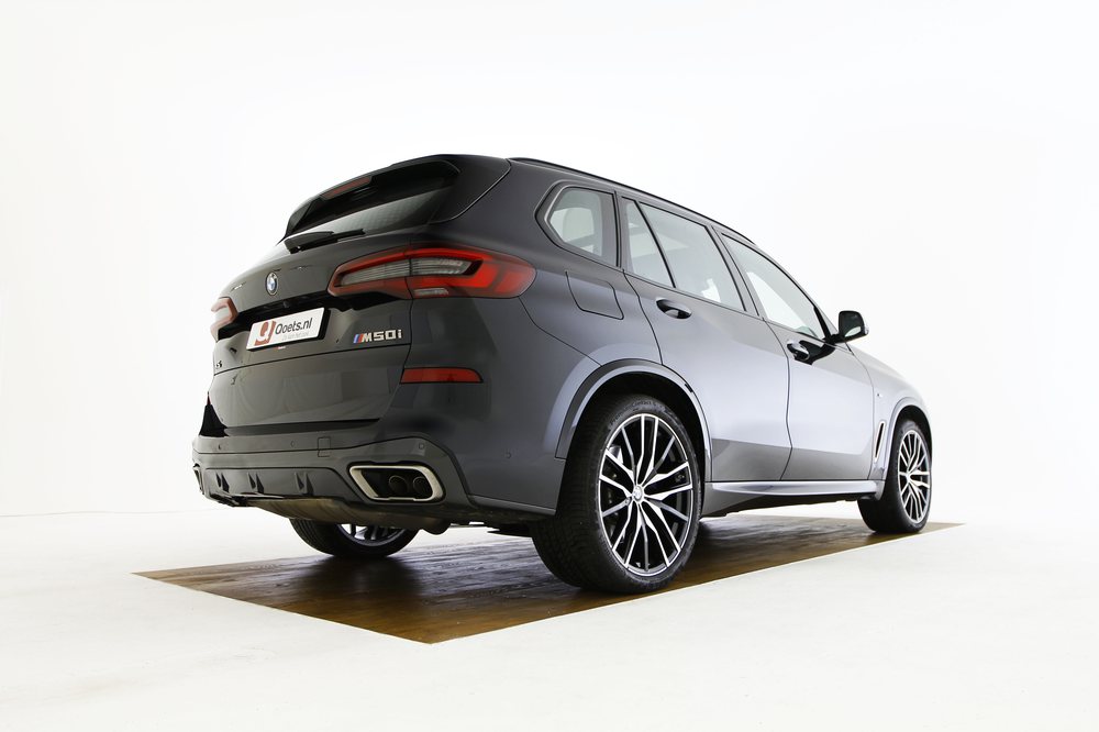 BMW - X5 M50i (20).JPG