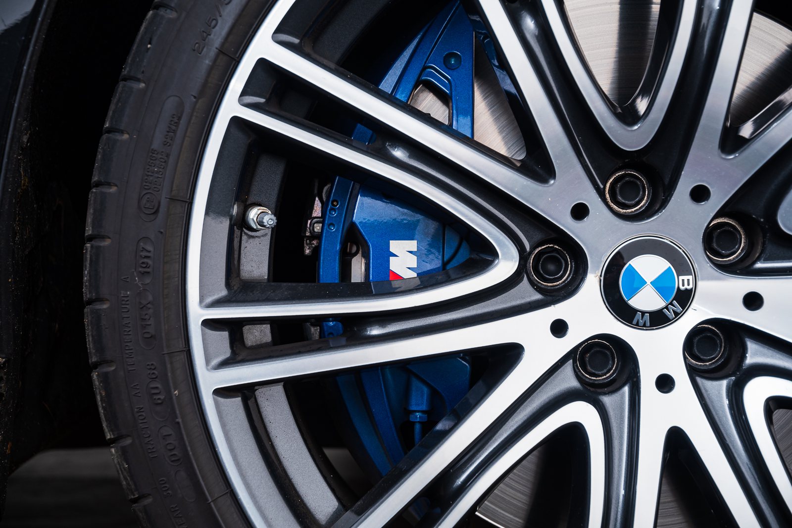 BMW 5 Serie - 2NH - M Sportremsysteem.jpg