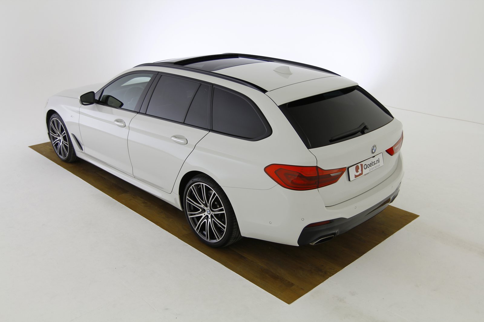 BMW 5 Serie - 420 - Extra getint glas in achterportier.JPG