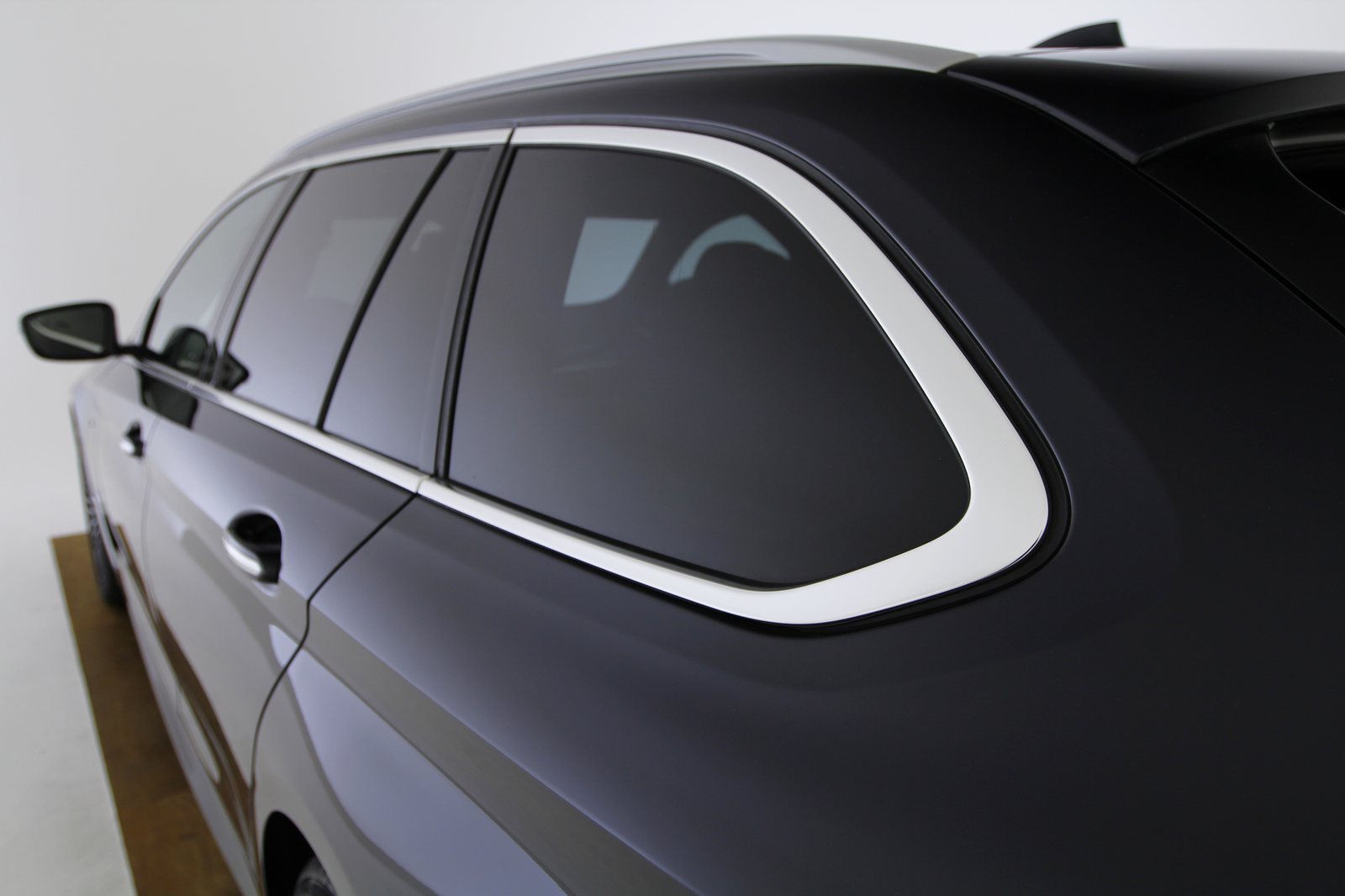 BMW 5 Serie Touring - 3MB - BMW Individual Exterior Line aluminium.JPG