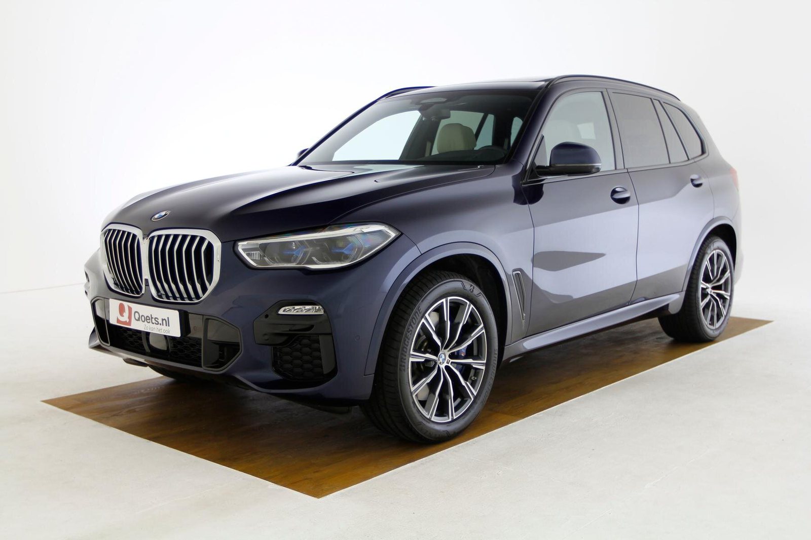 BMW X5 30d Tansanit Voorkant.jpg