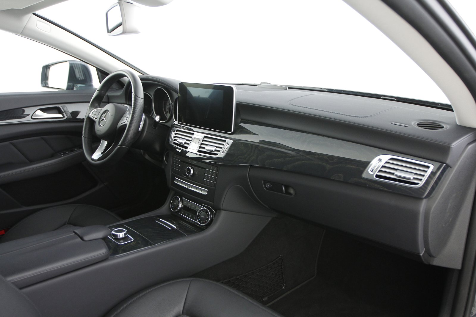 Mercedes - CLS 220d Shooting Break - A175010 - Interieur - Teaser (1).JPG