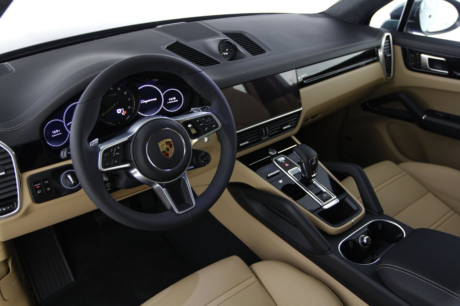 Porsche - Cayenne Hybride - XXXXXXX - Teaser - Interieur (25).JPG
