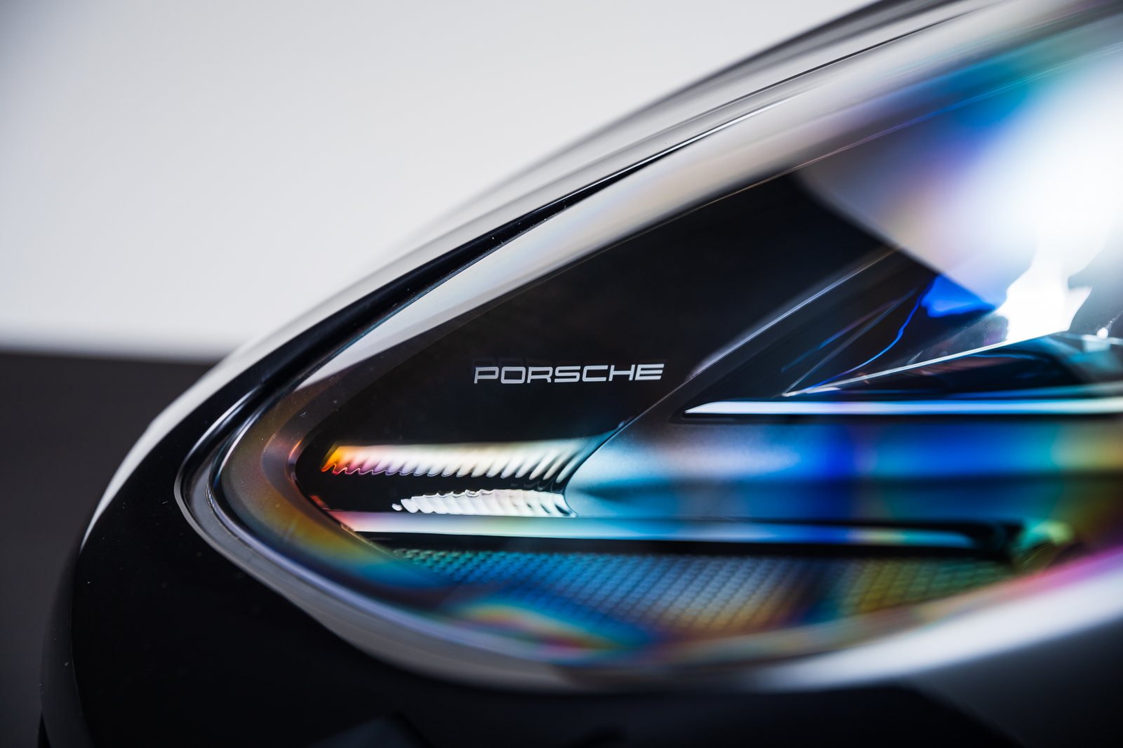 Porsche - Macan Turbo - LB71594 - Teaser - Exterieur (17).jpg