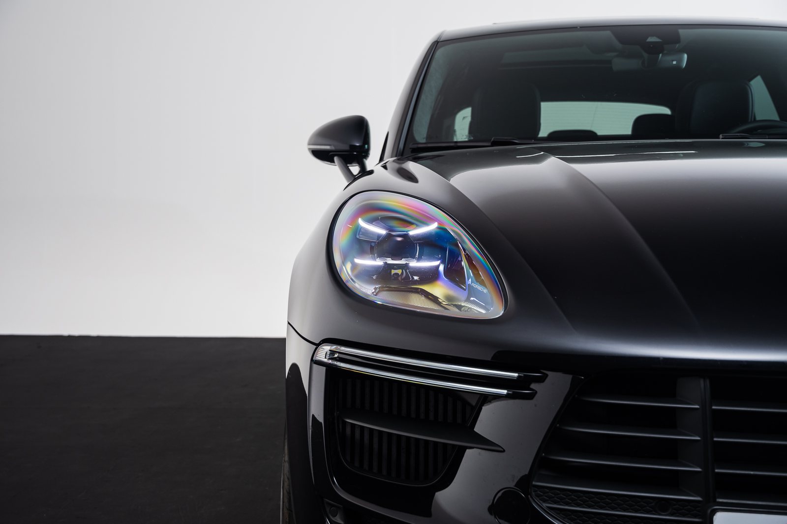 Porsche - Macan Turbo - LB71594 - Teaser - Exterieur (14).jpg