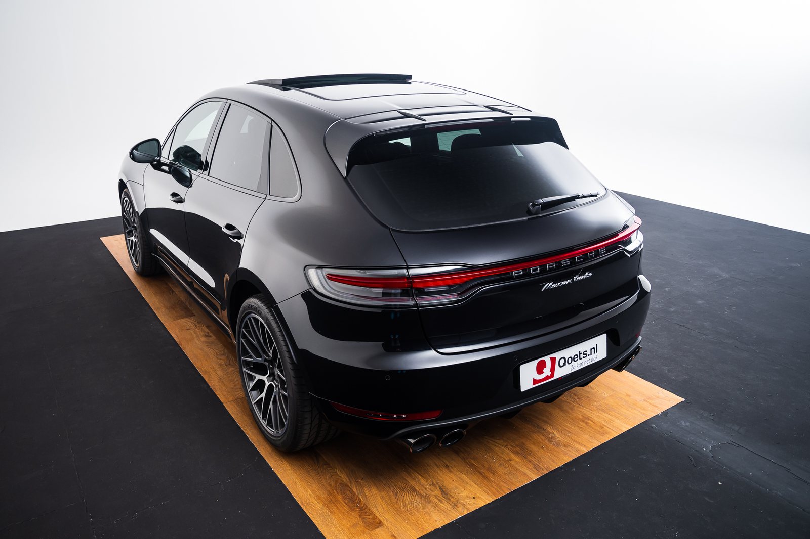 Porsche - Macan Turbo - LB71594 - Teaser - Exterieur (10).jpg