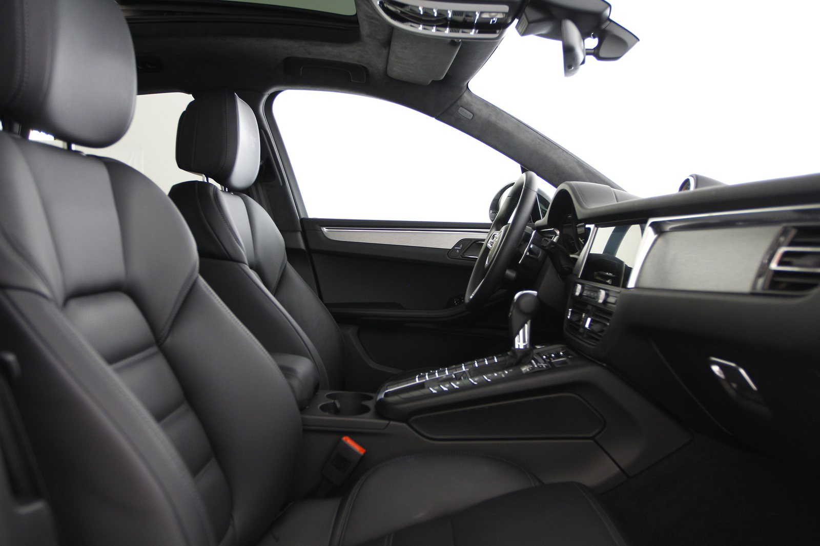 Porsche - Macan Turbo - LB71594 - Teaser - Interieur (14).JPG