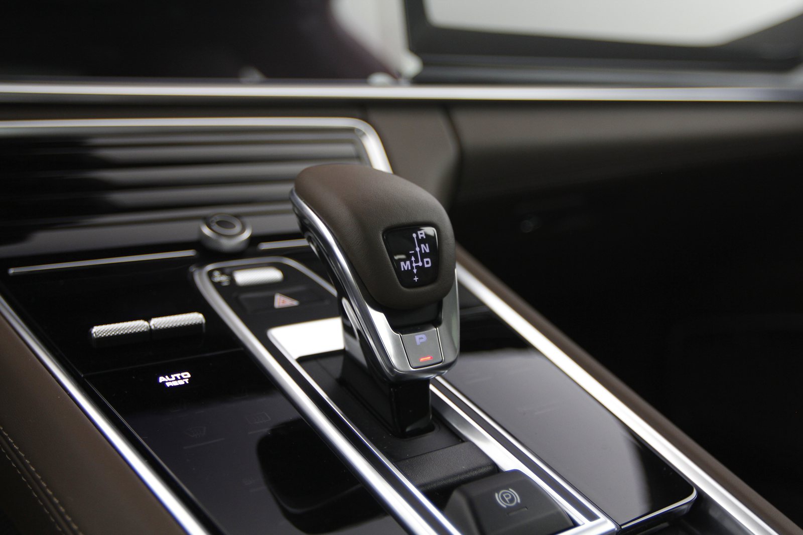 Porsche - Panamera 4.0 Turbo S E-Hybrid - L144638 - Interieur - Teaser (8).JPG