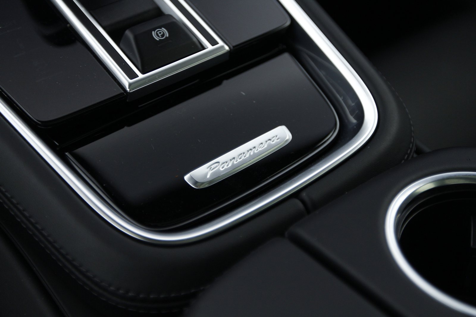 Porsche - Panamera 4S - L121396 - Interieur - Teaser (17).JPG