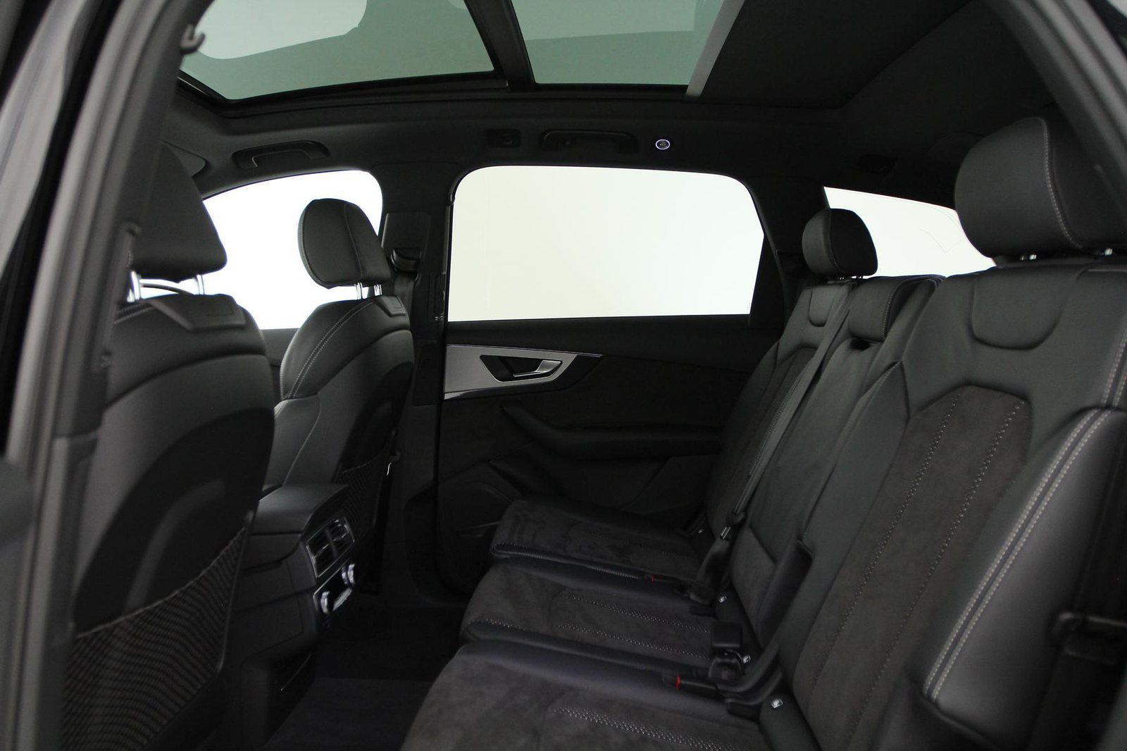 Q7-achterbank-interieur_1.jpeg