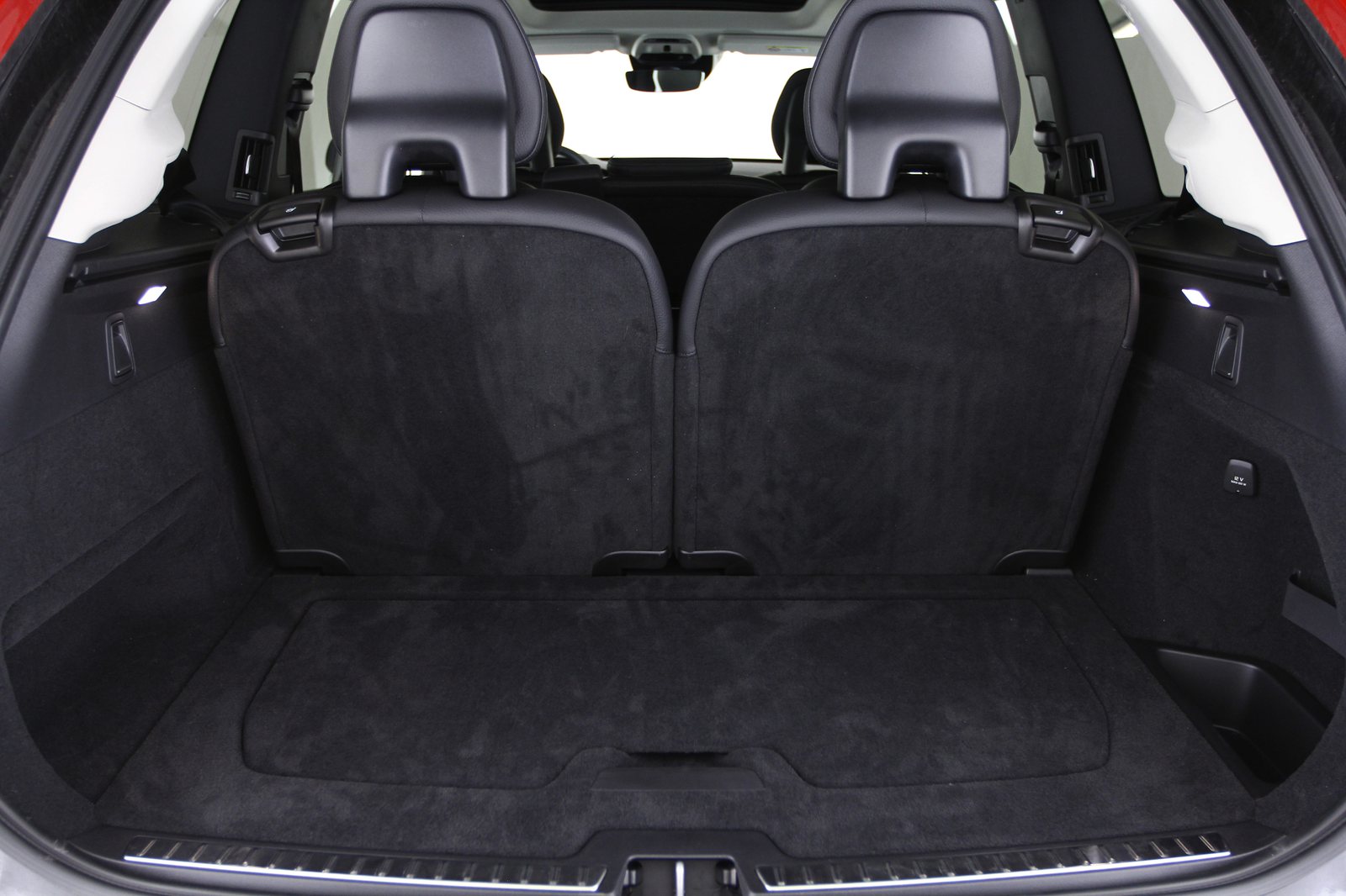 Volvo - XC90 T8 R-Design - 1712136 - Teaser - Interieur (4).JPG