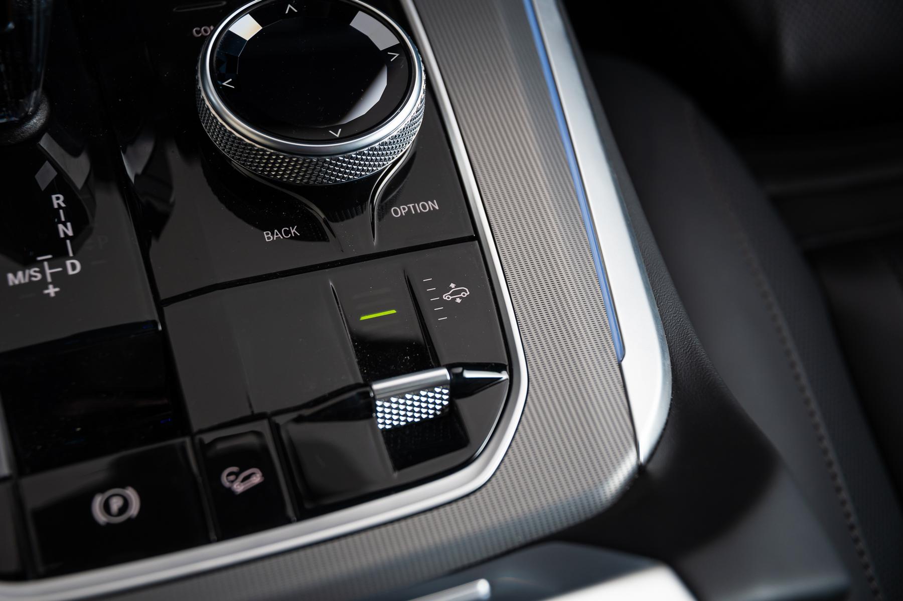 Adaptief onderstel met luchtvering op voor- en achteras